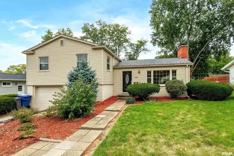 1904 Elmwood Ln, Bettendorf, IA 52722