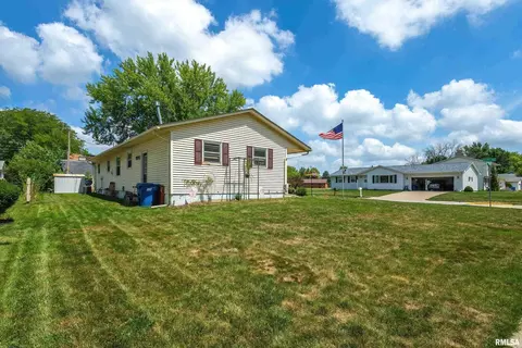 624 S 3rd St, Eldridge, IA 52748 photo 25