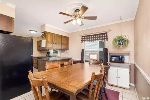 624 S 3rd St, Eldridge, IA 52748 photo 8