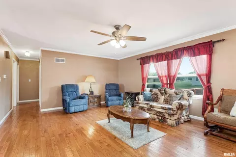 624 S 3rd St, Eldridge, IA 52748 photo 6