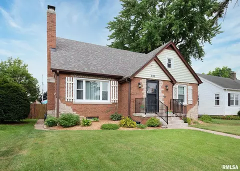 415 W Garfield St, Davenport, IA 52803