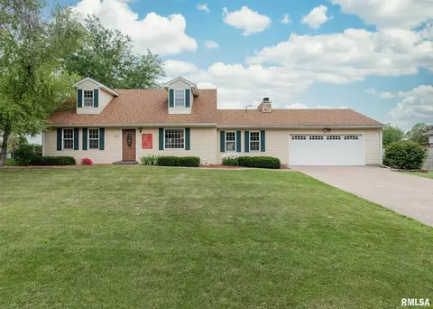 720 Blackbird Ct, Geneseo, IL 61254