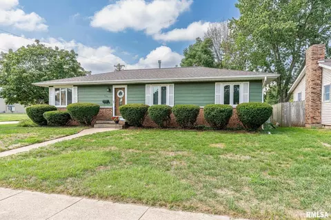 905 6th Ave, Camanche, IA 52730