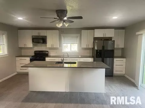 302 Hollis St, Kewanee, IL 61443 photo 3
