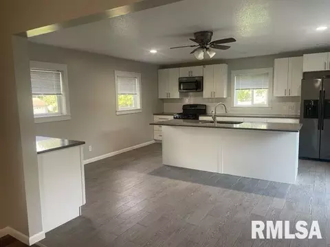 302 Hollis St, Kewanee, IL 61443 photo 8