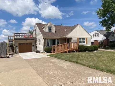 2245 35th Street Ct, Moline, IL 61265