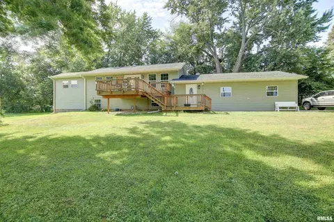 715 S 18th St, Clinton, IA 52732