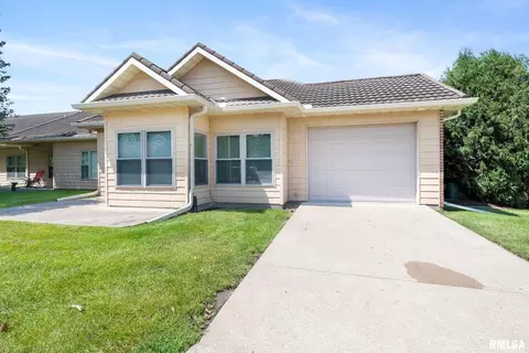 1102 2nd St, Moline, IL 61265 photo 2