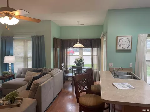 1102 2nd St, Moline, IL 61265 photo 5