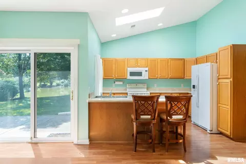 1102 2nd St, Moline, IL 61265 photo 7
