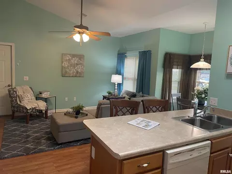 1102 2nd St, Moline, IL 61265 photo 6