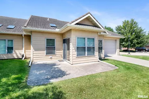 1102 2nd St, Moline, IL 61265 photo 3