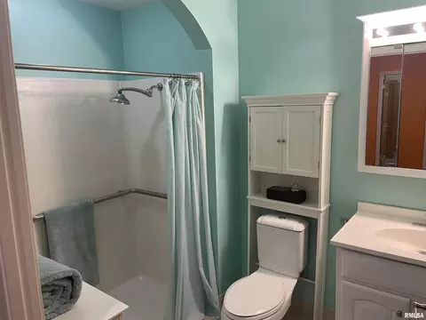 1102 2nd St, Moline, IL 61265 photo 9