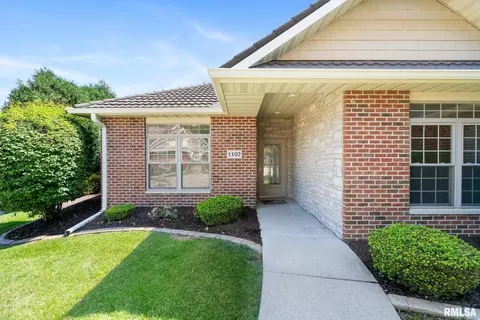 1102 2nd St, Moline, IL 61265