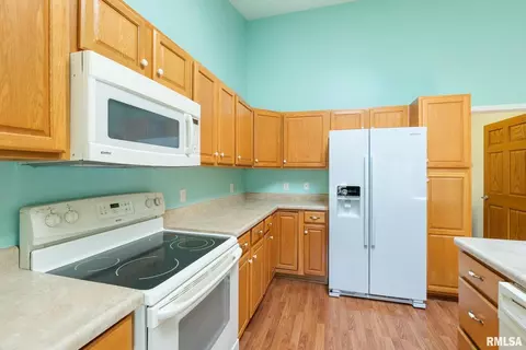 1102 2nd St, Moline, IL 61265 photo 8