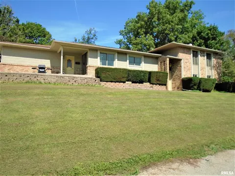 308 Walnut St, Dixon, IA 52745