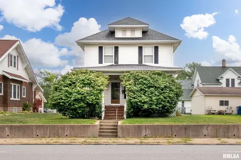 2711 Harrison St, Davenport, IA 52803