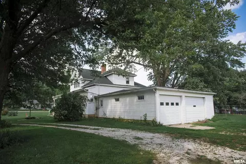106 E Washington St, Mendon, IL 62351 photo 3