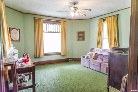 106 E Washington St, Mendon, IL 62351 photo 8