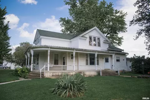106 E Washington St, Mendon, IL 62351 photo 2