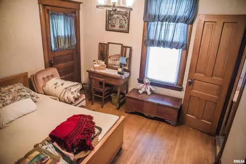 106 E Washington St, Mendon, IL 62351 photo 7