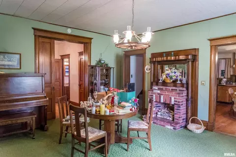 106 E Washington St, Mendon, IL 62351 photo 10