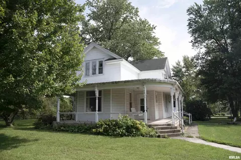 106 E Washington St, Mendon, IL 62351