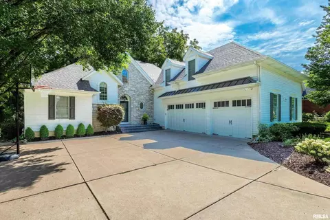 4543 Old Ivy Ct, Bettendorf, IA 52722