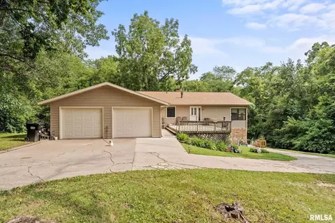 1983 Geneva Hills Rd, Muscatine, IA 52761