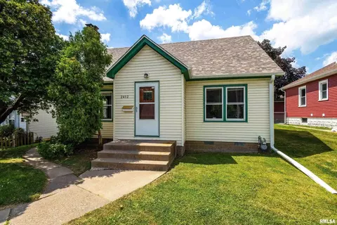 2412 N Division St, Davenport, IA 52804