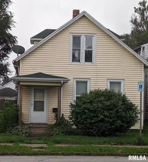 1529 W 4th St, Davenport, IA 52802