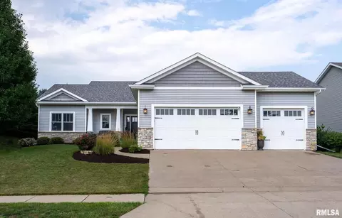 1704 E 61st St, Davenport, IA 52807