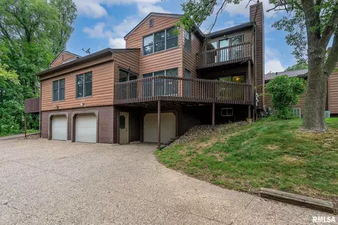 2814 32nd Avenue Dr, Moline, IL 61265