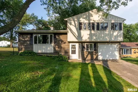 2117 Jersey Ridge Rd, Davenport, IA 52803