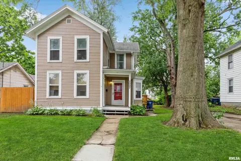 2027 Pershing Ave, Davenport, IA 52803