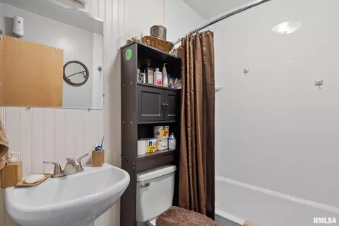 4821 47th Ave, Moline, IL 61265 photo 9