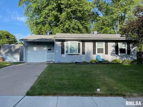 1127 N Elmwood Ave, Davenport, IA 52804