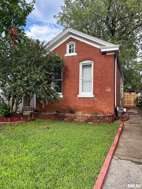 1308 N 9th St, Quincy, IL 62301