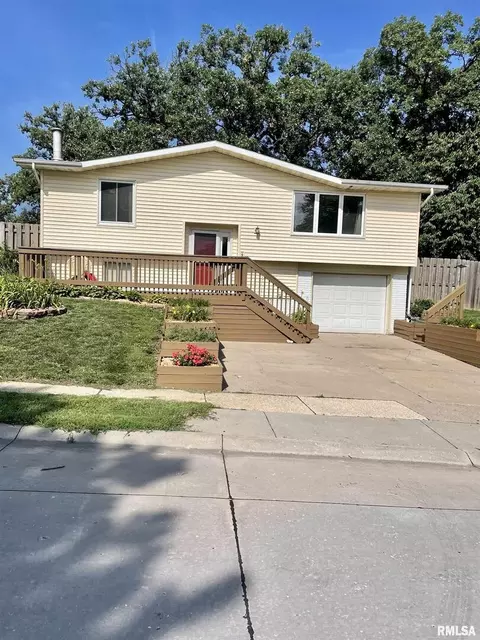 1602 N Pioneer St, Davenport, IA 52804
