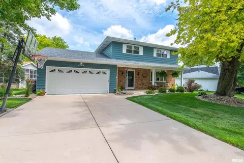 1264 Denniston Ave, Bettendorf, IA 52722