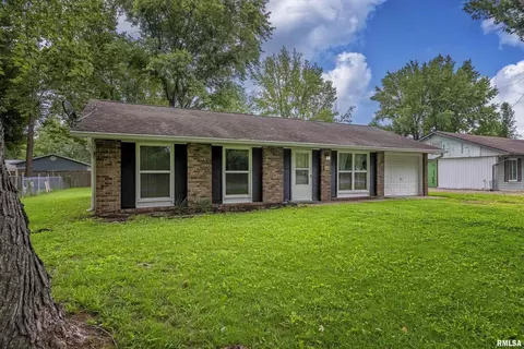 704 N 27th St, Herrin, IL 62948