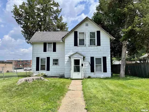 414 49th St, Moline, IL 61265