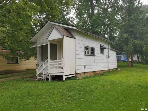 372 E North St, Galesburg, IL 61401