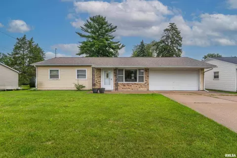 1437 Davenport St, Le Claire, IA 52753