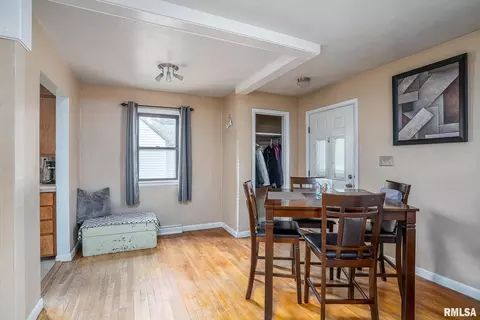 914 10th St, Silvis, IL 61282 photo 5