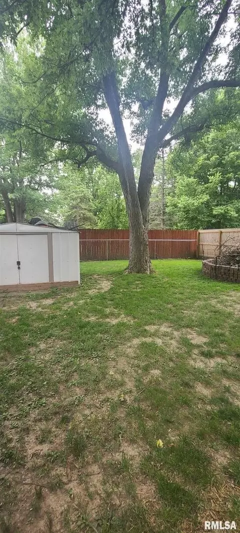 914 10th St, Silvis, IL 61282 photo 16