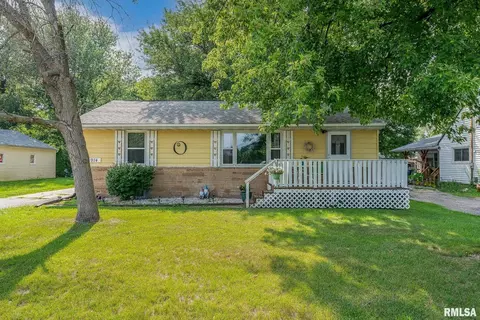 914 10th St, Silvis, IL 61282