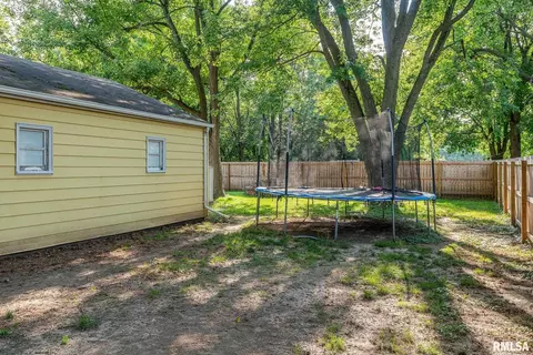 914 10th St, Silvis, IL 61282 photo 14