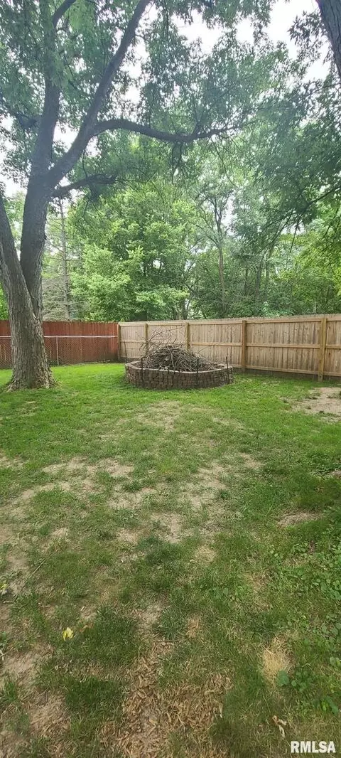 914 10th St, Silvis, IL 61282 photo 15
