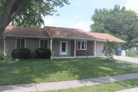 1320 W 54th St, Davenport, IA 52806